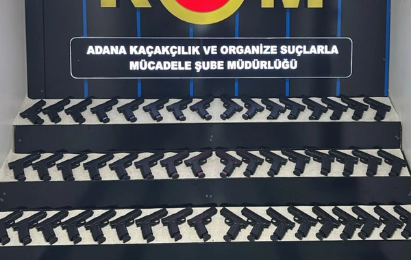 Adana'da bir araçta 50 ruhsatsız tabanca ele geçirildi