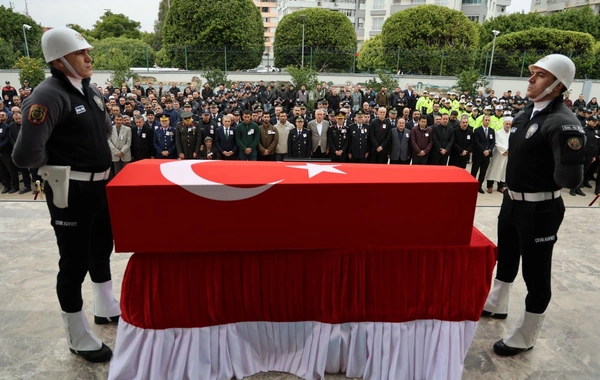 Şehit polis memuru Mustafa Akgül'e gözyaşlarıyla veda