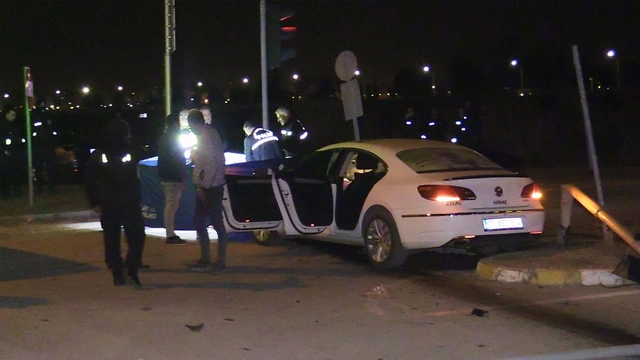 Adana'da uygulama noktasında otomobilin çarptığı polis memuru şehit oldu