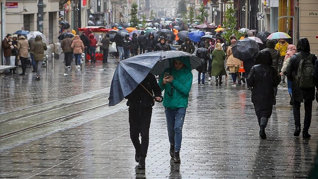 İstanbul'a sağanak yağış uyarısı: Yarından itibaren DİKKAT