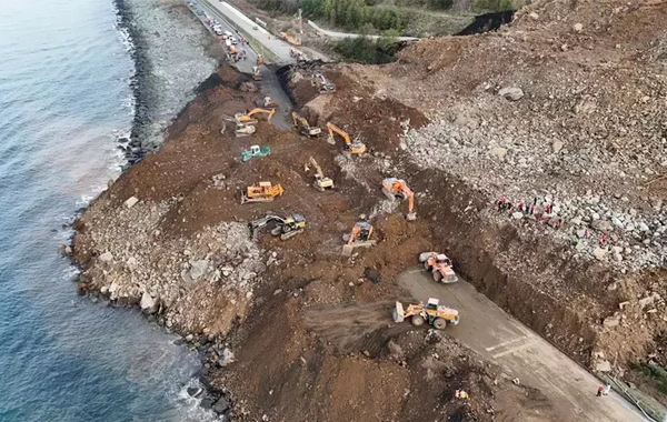 Artvin'de heyelan: 4 arkadaş toprak altında aranıyor