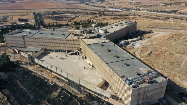 Sednaya Hapishanesi'nde bitmek bilmeyen acılar: Okumaya geldi, yıllarca hapis yattı