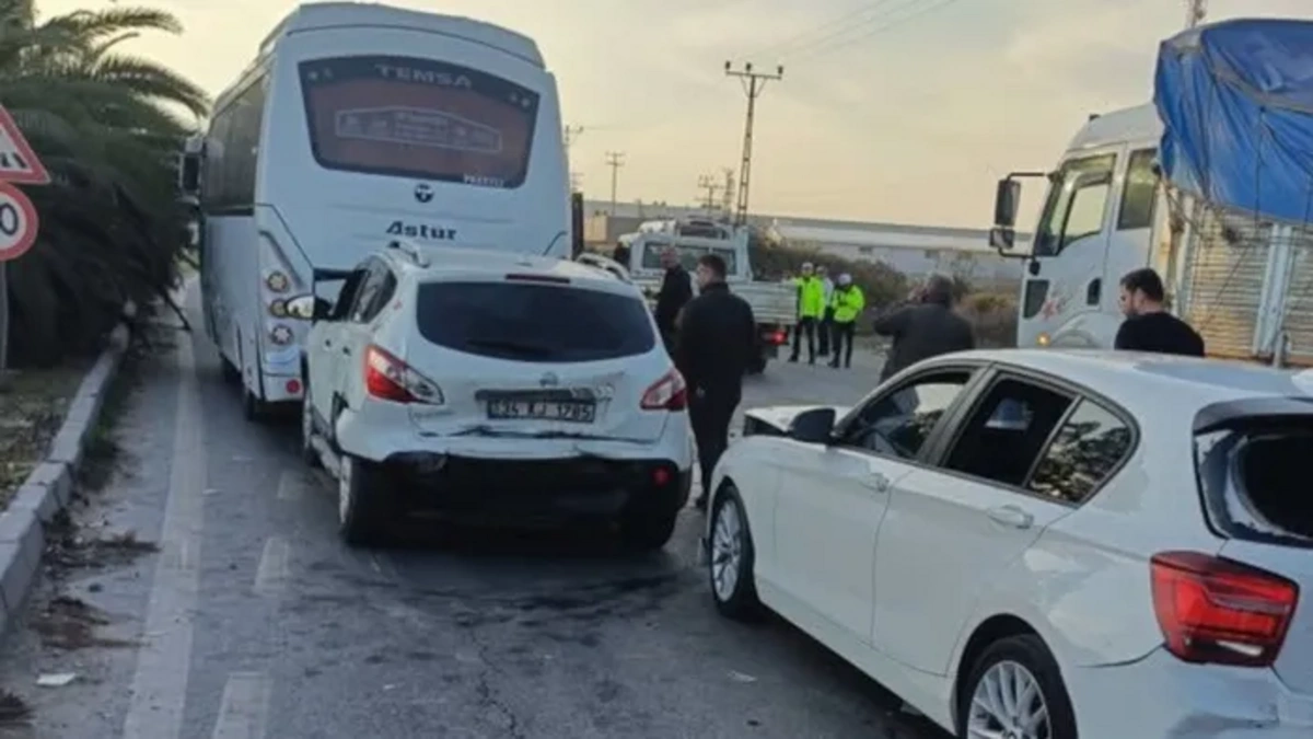 Adana'da feci kaza: 5 araç birbirine girdi