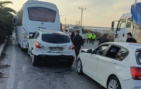 Adana'da feci kaza: 5 araç birbirine girdi