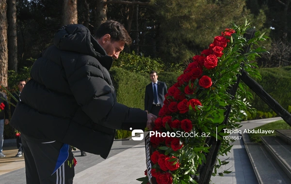 Lionel Messi ve arkadaşları Bakü'de Haydar Aliyev'in mezarını ziyaret ettiler