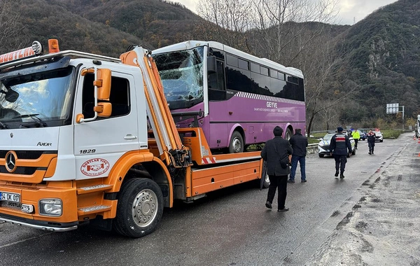 Sakarya'da 6 araç birbirine girdi: 15 yaralı