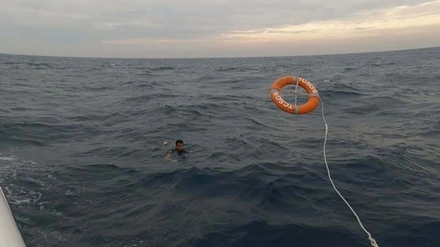 İzmir'in Seferihisar ilçesi açıklarında facia: Göçmen teknesi battı, ölü sayısı 3'e yükseldi