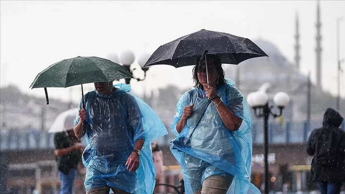 Meteoroloji'den İstanbul ve 10 ile sarı alarm: Kuvvetli yağış ve fırtına bekleniyor