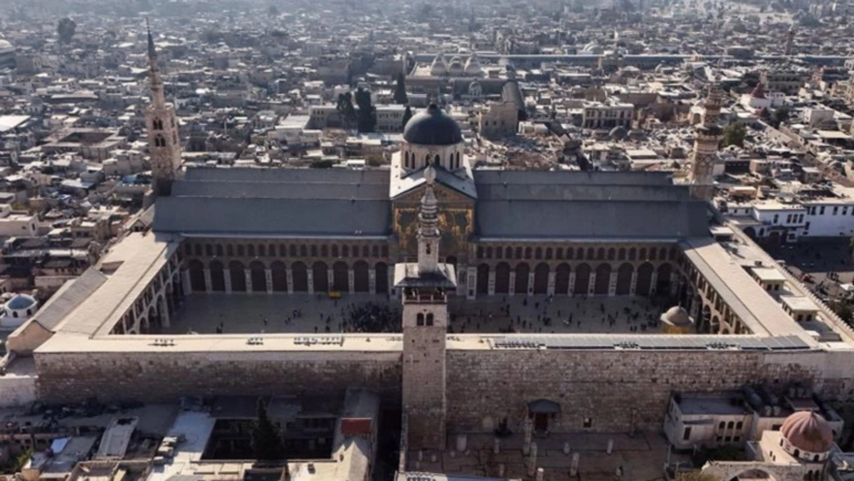 Suriye'nin başkenti Şam'da tarihi bir gün: Halk Emevi Camii'ne akın etti