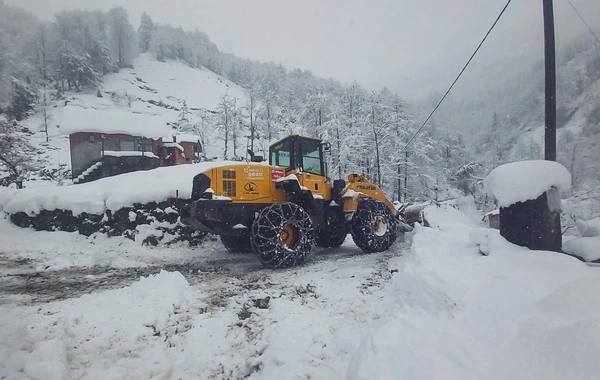 Rize'de kış esareti: 14 köy yolu kardan kapandı