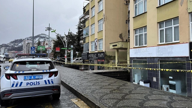 Rize'de fırtına binayı salladı: Sakinler tahliye edildi