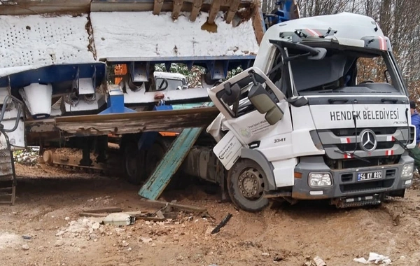 Sakarya'da korkunç kaza: Belediye işçisi hayatını kaybetti