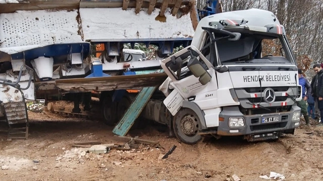 Sakarya'da korkunç kaza: Belediye işçisi hayatını kaybetti