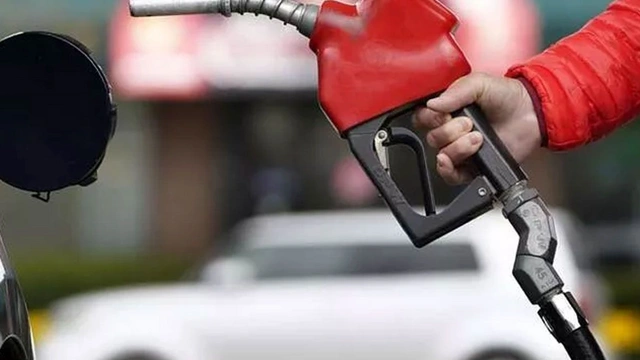 Benzine gece yarısı zam geldi