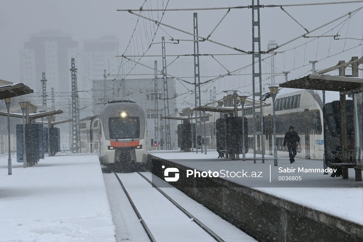 Непогода вносит коррективы в движение поездов в Азербайджане