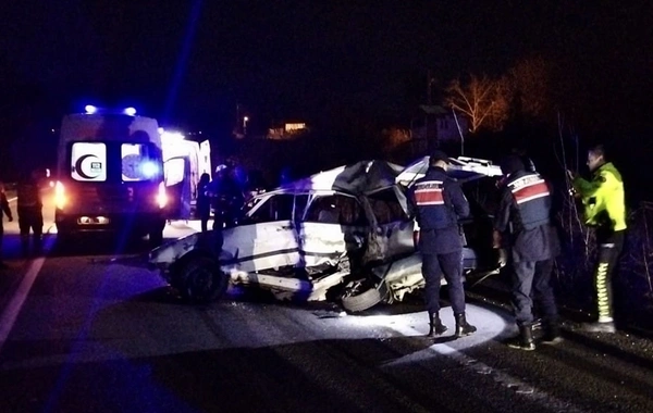 Sinop'ta acı kaza: Otomobille yolcu otobüsü çarpıştı, 2 kişi öldü