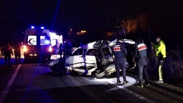 Sinop'ta acı kaza: Otomobille yolcu otobüsü çarpıştı, 2 kişi öldü