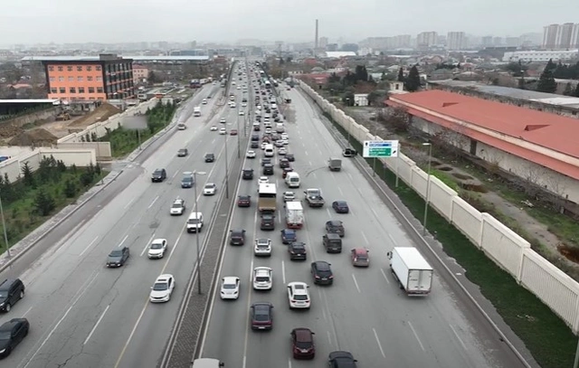 "Koroğlu"dan mərkəzə gedən yolda iki PROBLEM