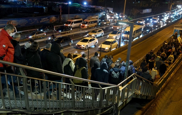 İstanbul'da pazartesi trafiği: Yoğunluk sabah saatlerinden itibaren başladı