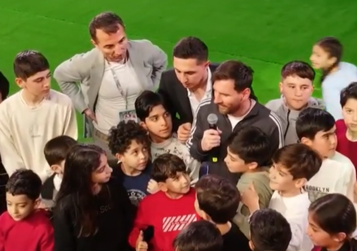 Messi ve takım arkadaşlarının taraftarlarla buluşmasındaki dikkat çeken AN