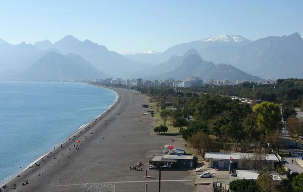 Kış mevsiminde Antalya'da yazdan kalma günler yaşanıyor