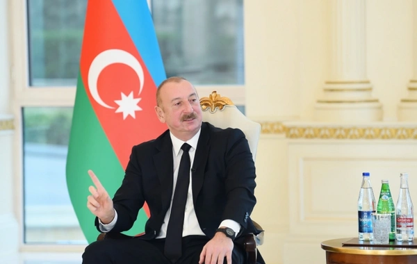 Cumhurbaşkanı İlham Aliyev: "Şu anda Macron rejimi Fransa'yı başarısız bir devlete dönüştürüyor"