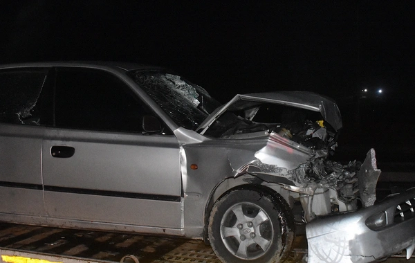 Afyonkarahisar'da trafik kazası: Otomobil tıra çarptı, 2'si çocuk olmak üzere 7 kişi yaralı