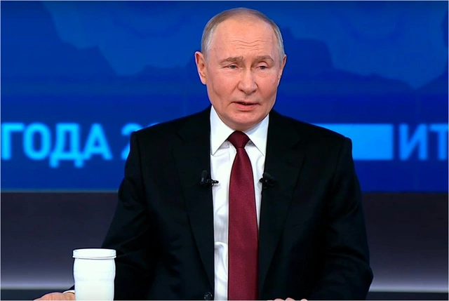 Putin: "Hələb 350 döyüşçünün gücü ilə ələ keçirilib"