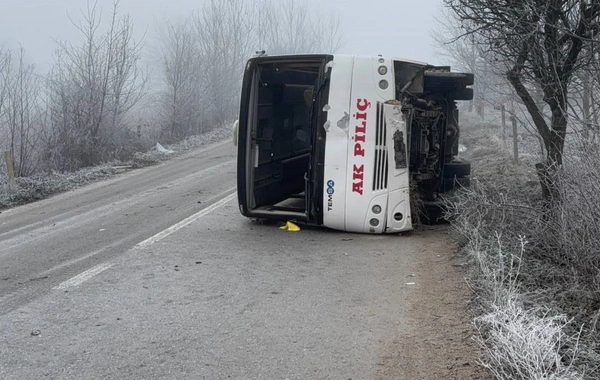 Bolu'da Akpiliç işçilerini taşıyan servis kaza yaptı: 9 yaralı