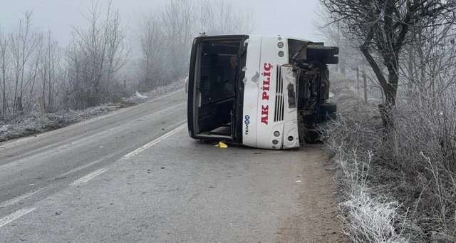 Bolu'da Akpiliç işçilerini taşıyan servis kaza yaptı: 9 yaralı