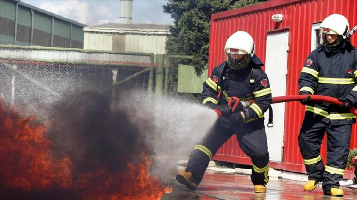 Diyarbakır'da korkutan trafo yangını: Mahalle karanlığa gömüldü