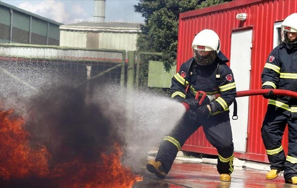 Diyarbakır'da korkutan trafo yangını: Mahalle karanlığa gömüldü