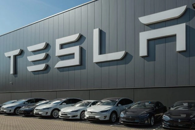 Tesla, güvenlik endişeleriyle 700 bin aracı geri çağırıyor