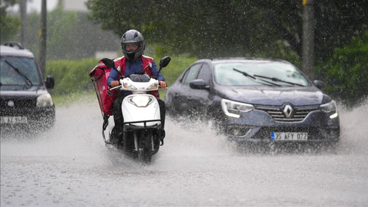 Meteoroloji 17 il için "turuncu" ve "sarı" uyarıda bulundu: Kuvvetli yağış bekleniyor