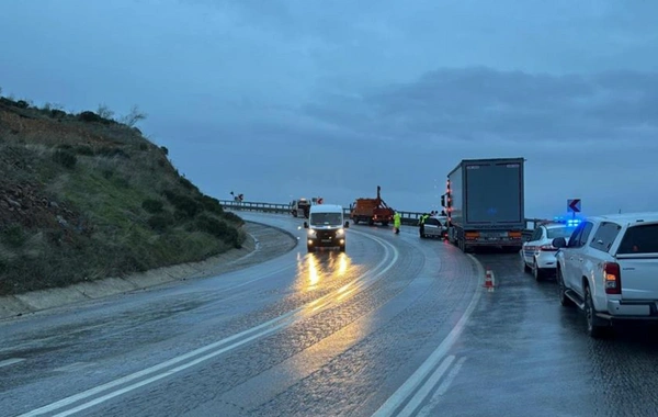 Bursa'da feci kaza: Tır ve otomobil çarpıştı, 1 ölü, 2 yaralı var