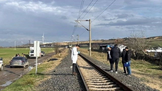 Tekirdağ'da tren kazası: Rayların üzerinden geçmek isterken can verdi