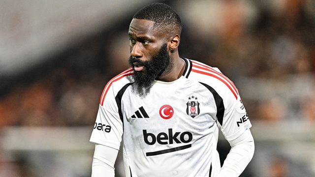 Beşiktaş'ta gerilim tırmanıyor: Taraftardan arthur Masuaku'ya büyük öfke