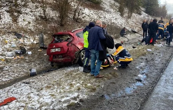 TEM Otoyolu'nda korkunç kaza: 1 ölü, 4 yaralı