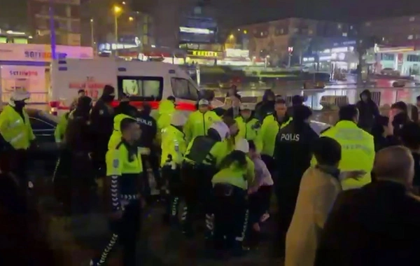 Çekmeköy'de polis aracına çarpan sürücünün yakınları, ekiplerle kavga etti: 4 polis yaralandı