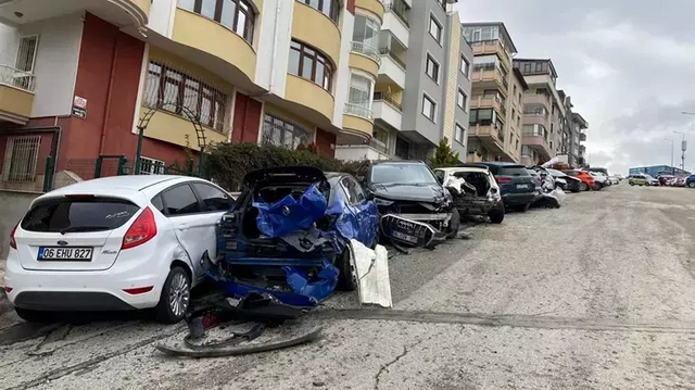 Ankara'da korkunç kaza: Yokuştan kayan kamyonet 11 aracı biçti