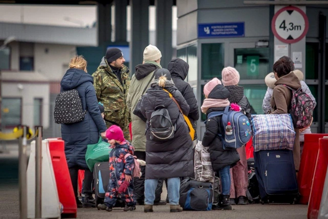 Киев поддерживает сокращение помощи украинским беженцам со стороны ЕС