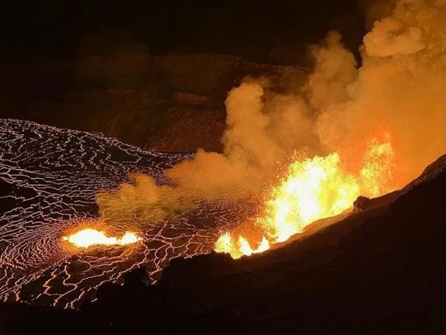 Kilauea Yanardağı'nda büyük patlama: Lavlar gökyüzüne yükseldi