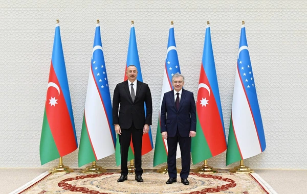 Şavkat Mirziyoyev İlham Əliyevə zəng etdi