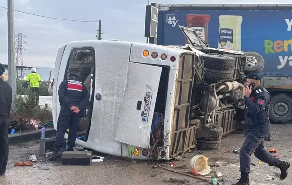 Son dakika: Balıkesir'de öğrenci servisi tırla çarpıştı, 8 öğrenci ağır yaralı