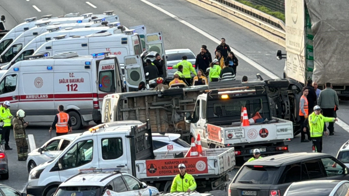 İstanbul'da korku dolu anlar: Okul servisi devrildi