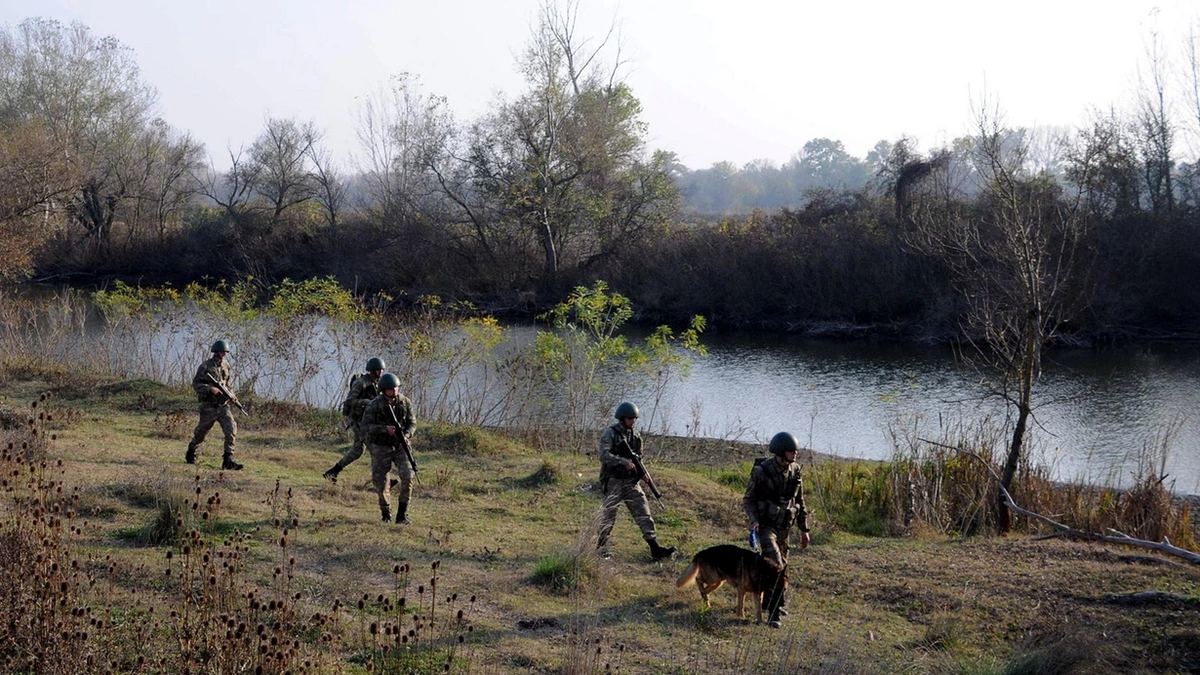 Edirne'de FETÖ operasyonu: 2 şüpheli tutuklandı