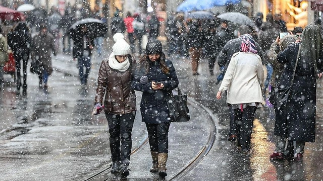 İstanbul ve çevresine kar geliyor: Meteoroloji'den kritik uyarı