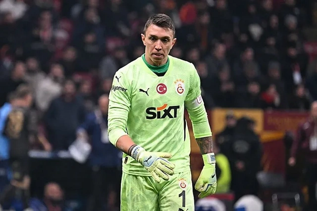 Galatasaray'da bir devrin sonu: Muslera ülkesine dönüyor