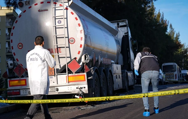 İzmir'de öğrenci servisi tıra çarptı: 1 öğrenci hayatını kaybetti