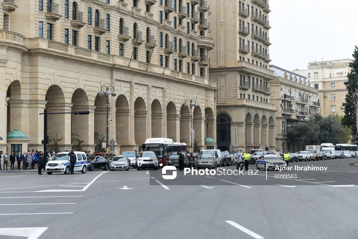 В Азербайджане минутой молчания почтили память жертв крушения самолета AZAL